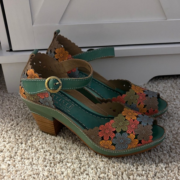 L'ARTISTE AVNIA ANKLE STRAP SHOE size 35 / 5 NWOT - Picture 2 of 4